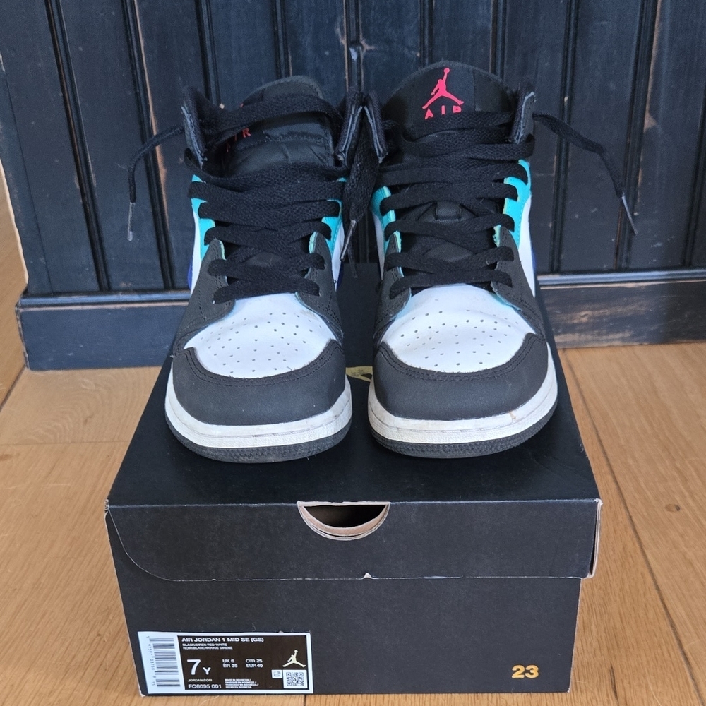 Nike Kids Black and Teal Sneakers
